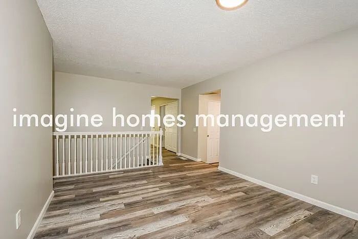 4 bed, 2.0 bath, 2001 sqft, $2,395 — Photo 4