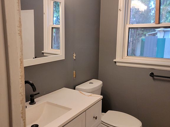 5th image of 985 Bever Dr NE