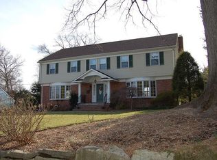 240 Hempstead Rd, Ridgewood, NJ 07450