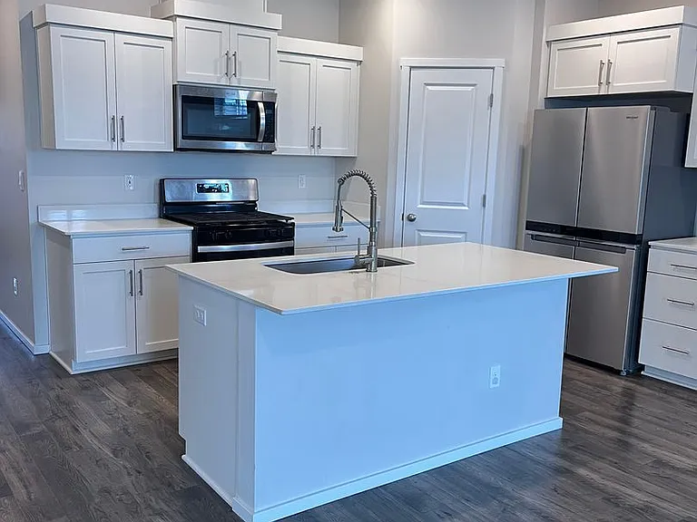 645 NE Union Loop — Photo 3