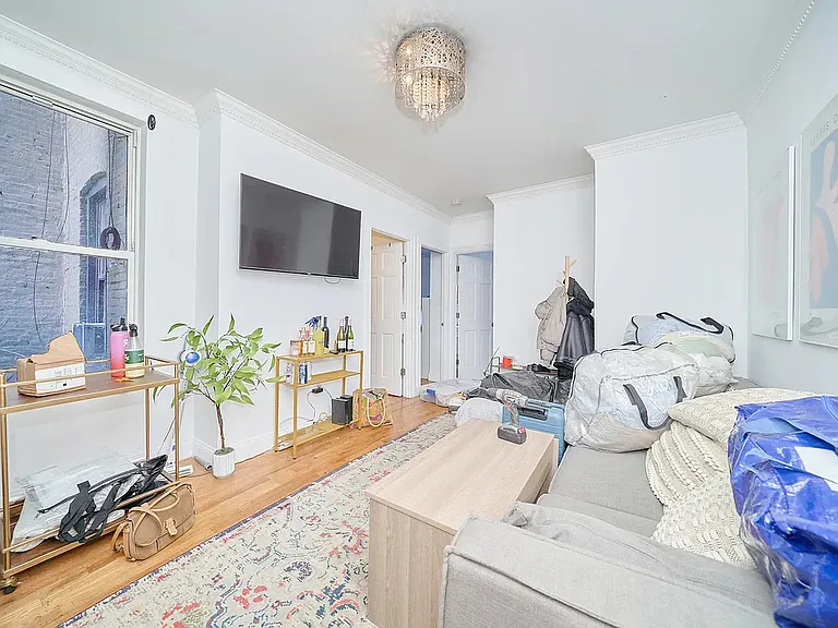 243 E 18th St #20 — Photo 1