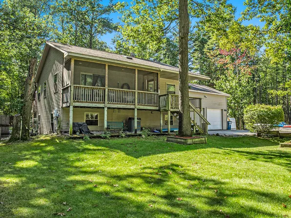 5541 W 2nd St, Pentwater, MI 49449