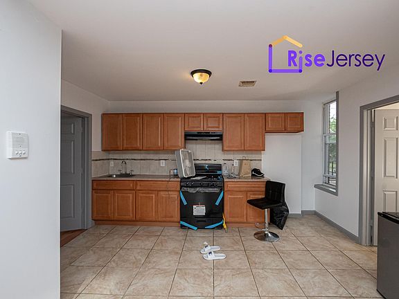 5th image of 529 18th Ave #2F