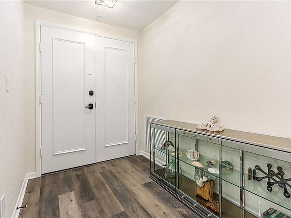 3rd image of 4 BELLEVIEW BOULEVARD #205