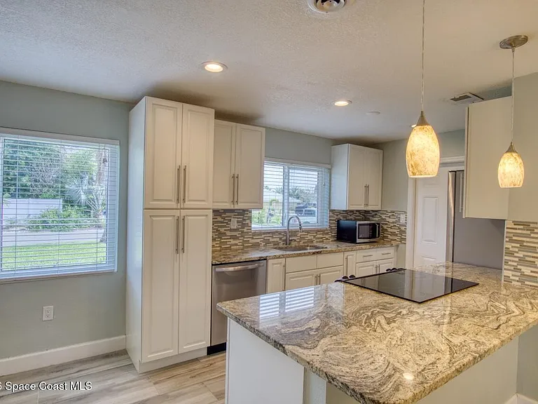 341 W Arlington St — Photo 4