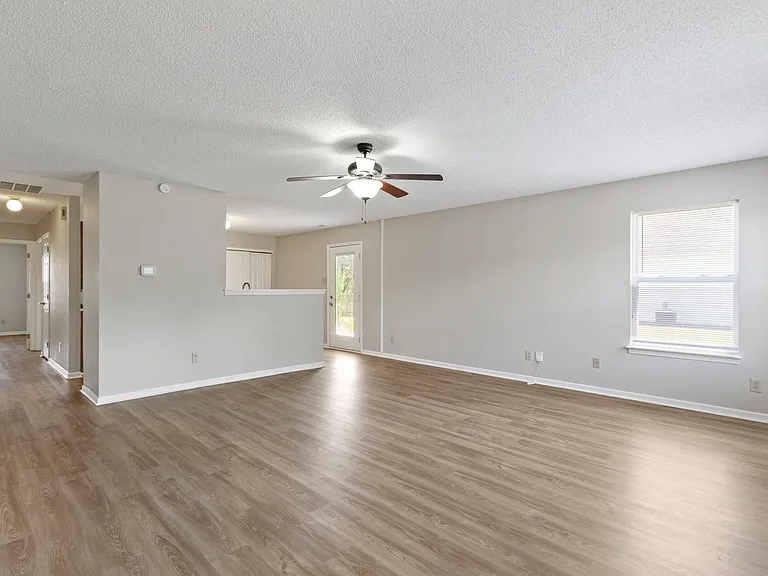 7763 Sunflower Dr — Photo 6
