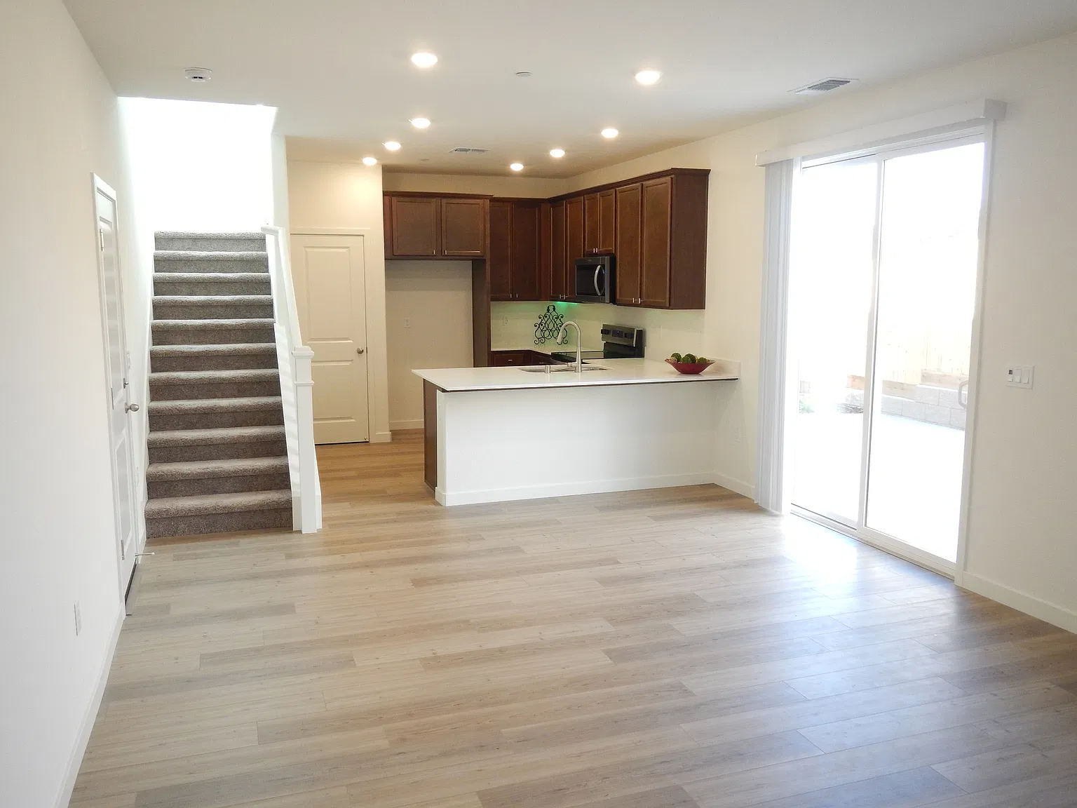 4 bed, 1700 sqft, $3,100 — Photo 2