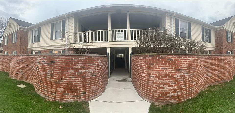 1st image of 2103 Glouchester Dr #2103
