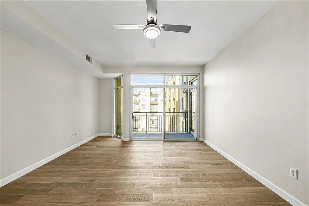 1 bed, 1.5 bath, 901 sqft, $2,000 — Photo 2