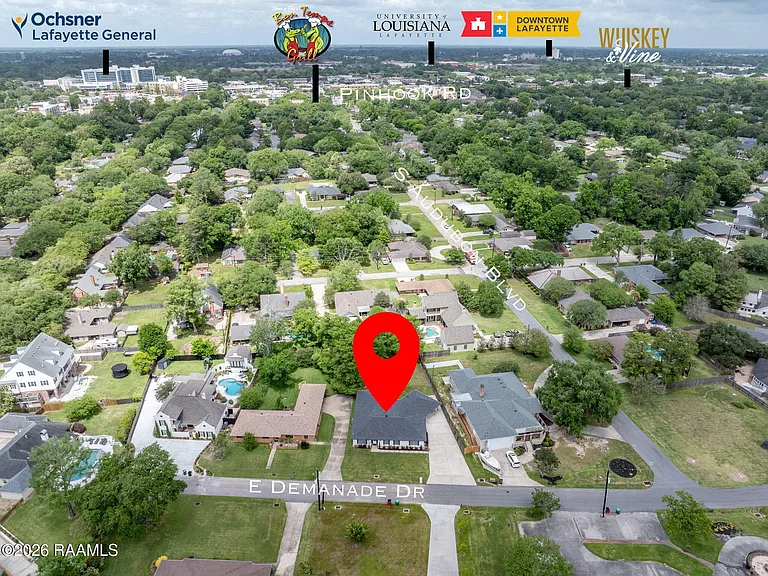 610 E Demanade Dr — Photo 2