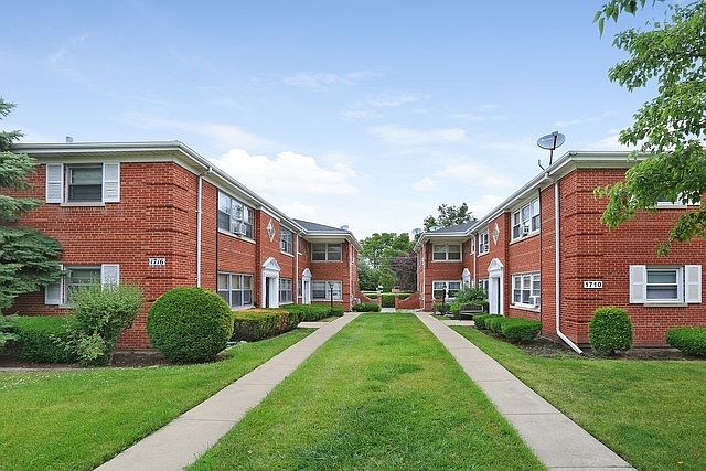1st image of 1710 W Touhy Ave #1C
