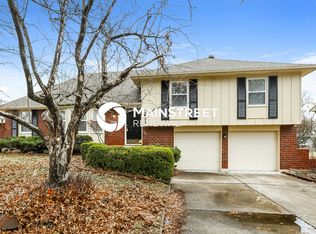 3909 S Summit Ridge Dr, Independence, MO 64055
