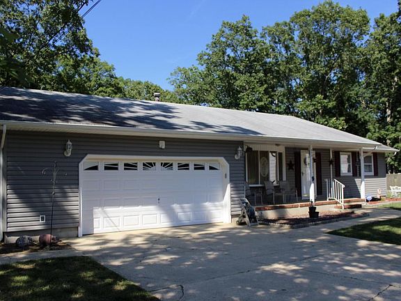 2nd image of 558 Oak Hollow Ln