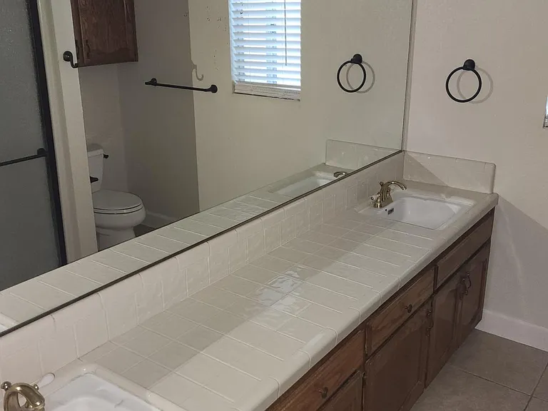 2090 N Berkeley Ave — Photo 14