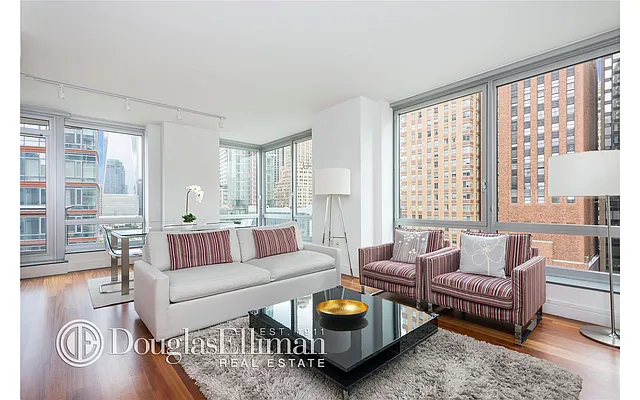 Rented by Douglas Elliman | media 16