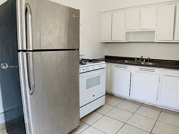 4th image of 12110 NE 8th Ave APT D