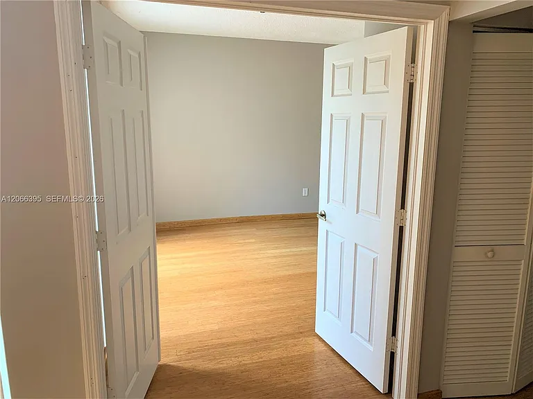 1130 Buttonwood Ln #- — Photo 14