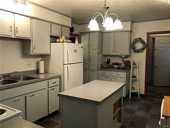 4th image of 5323-25 N Main St