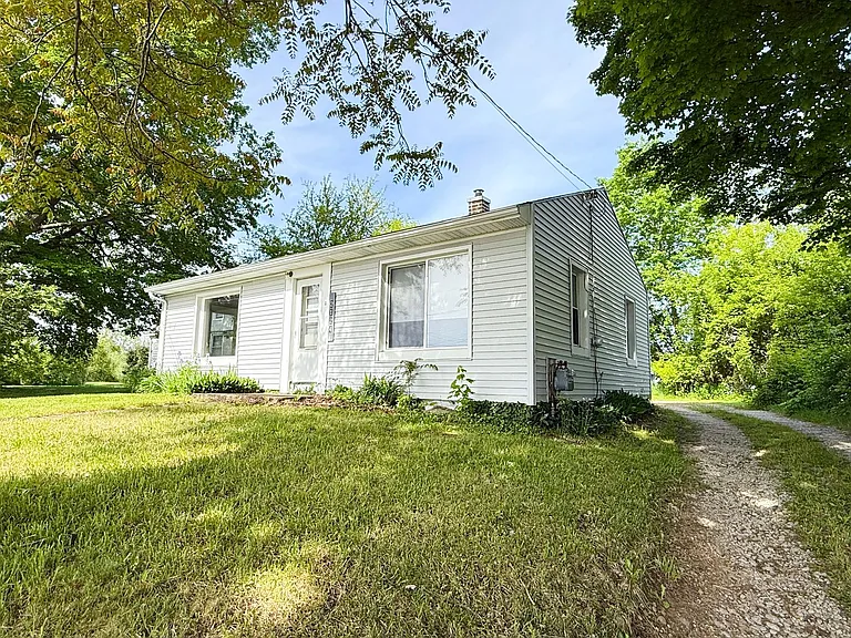 2124 Lansing Ave — Photo 1