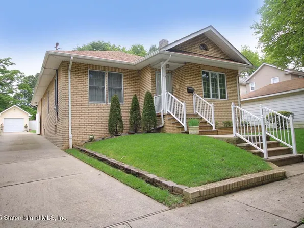 27 Sommers Ln, Staten Island, NY 10314