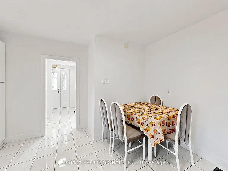 25 Carsbrooke Rd — Photo 10