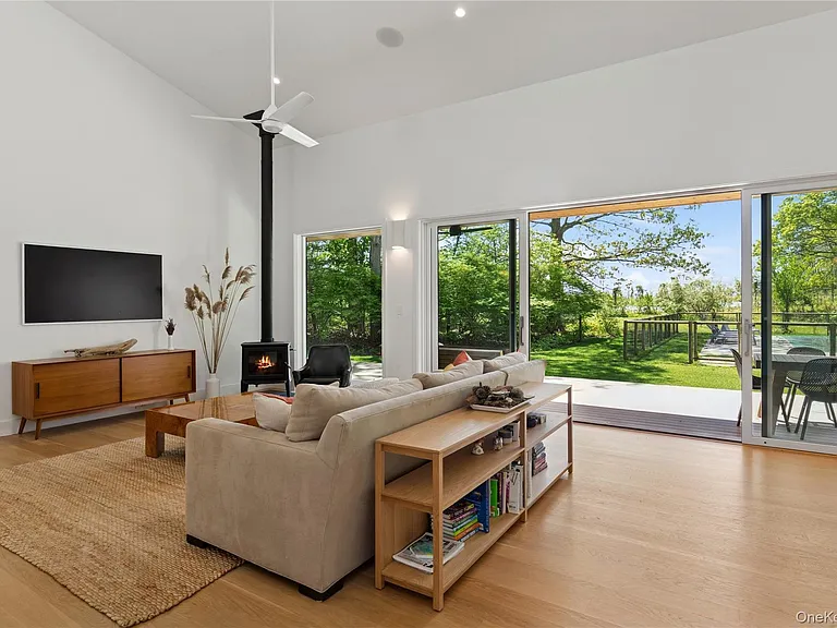 6710 Soundview Ave — Photo 12