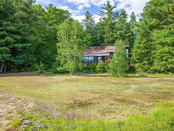 2nd image of 673 Peninsula Rd W