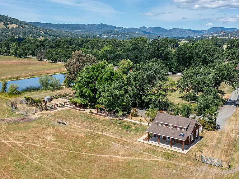 2051 Dollarhide Rd — Photo 2