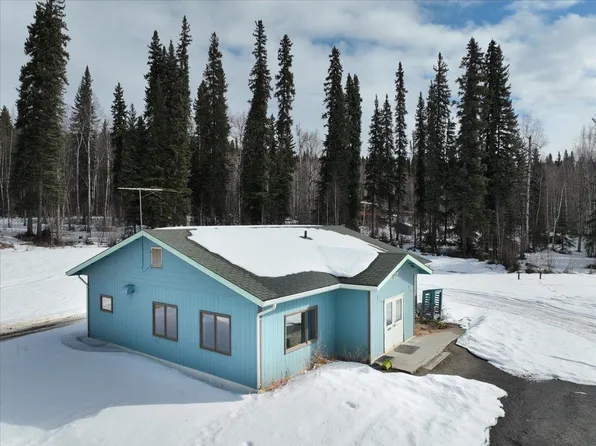 696 Dahl Ln, Fairbanks, AK 99712