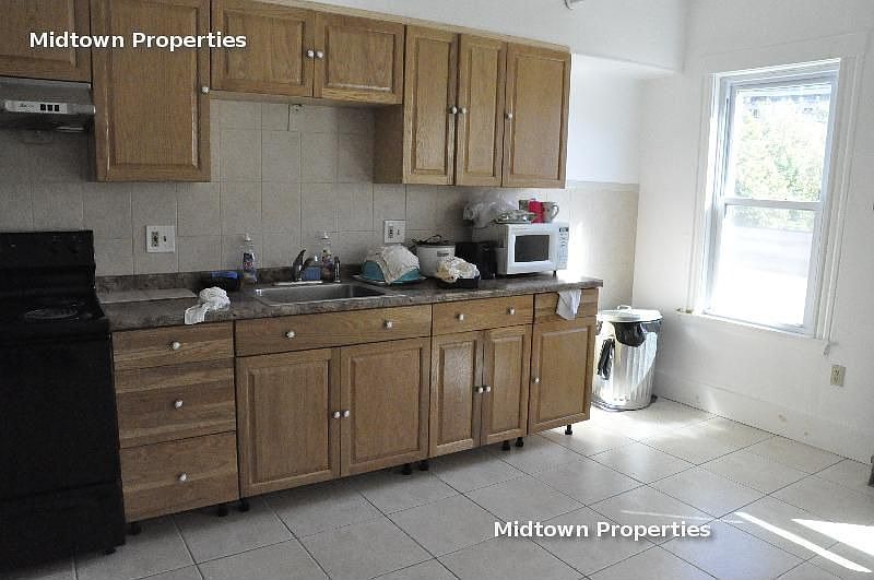 1st image of 8 Old Colony Ave APT 2