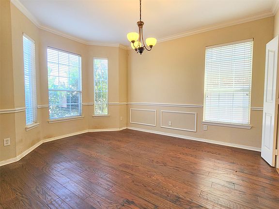 5th image of 2105 Clubside Dr