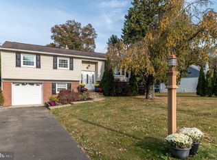 31 N Traymore Ave, Ivyland, PA 18974
