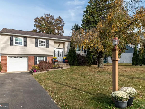 31 N Traymore Ave, Ivyland, PA 18974