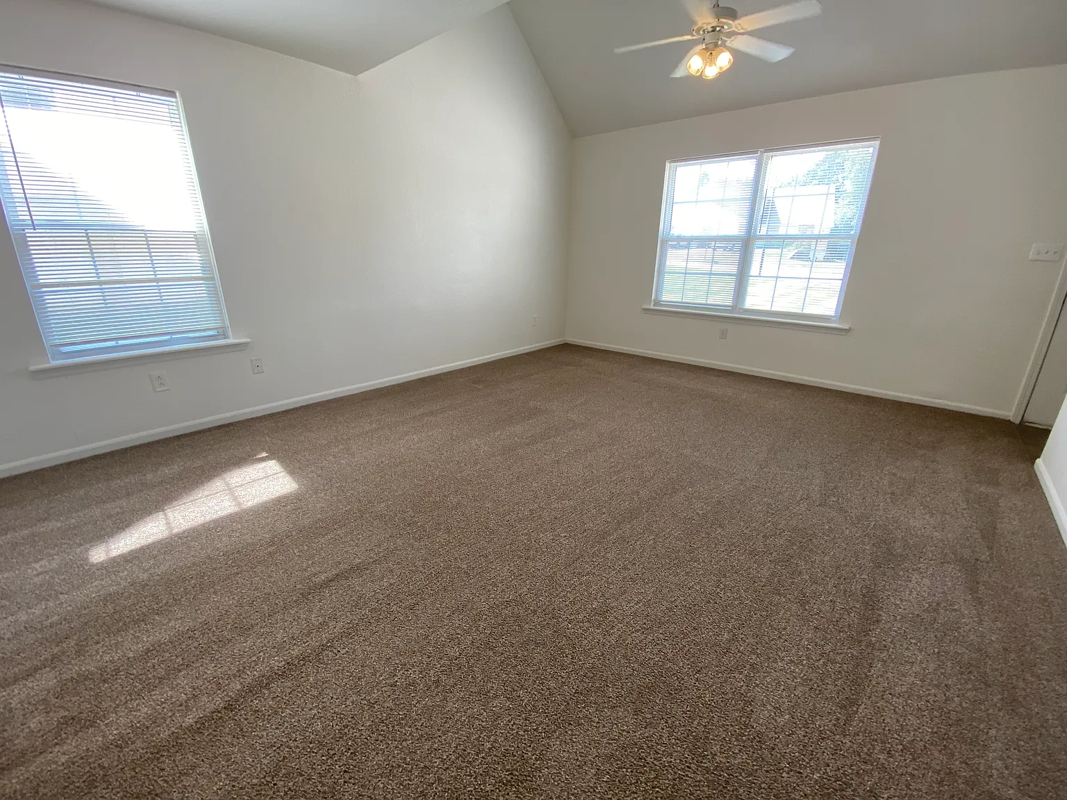 3 bed, 1420 sqft, $1,300 — Photo 3