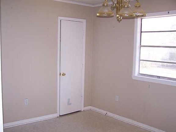 3rd image of 121 Starlight Dr