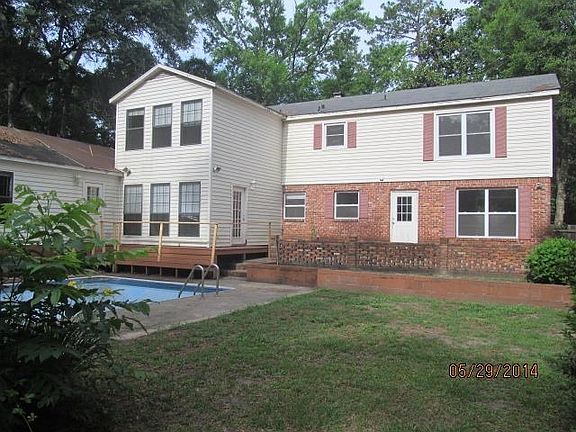2nd image of 105 7th St NE