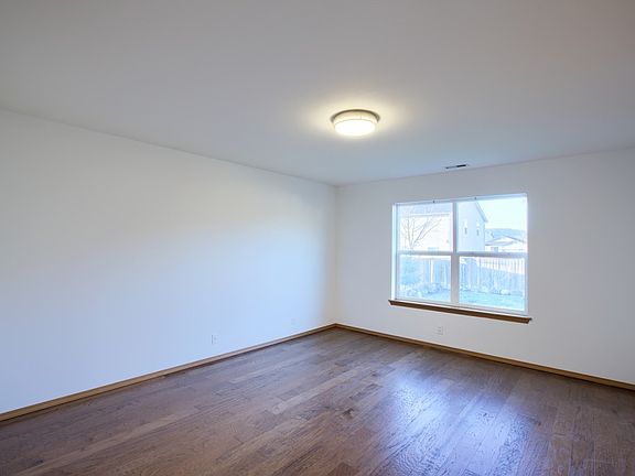 5th image of 115 Silvernail St NE