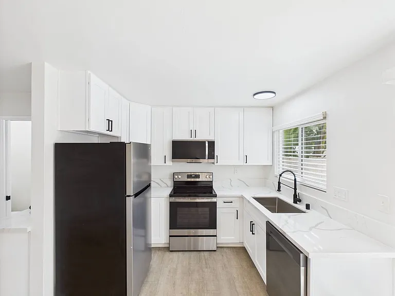 4912 Muir Ave Coastal Living near Beach — Photo 18