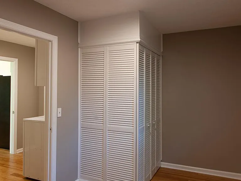 Utility room/extra workspace