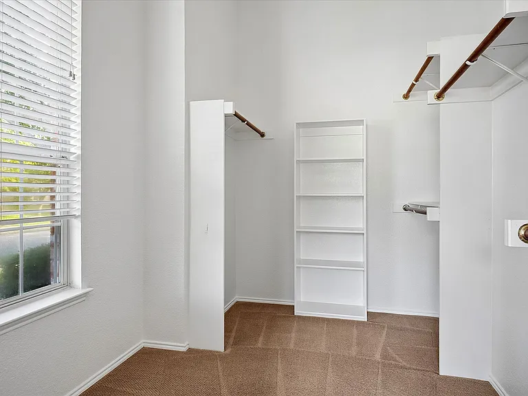 4401 Caledonia Creek Ln — Photo 20