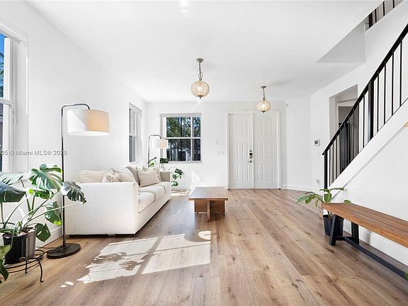 4th image of 932 Nandina Dr #932