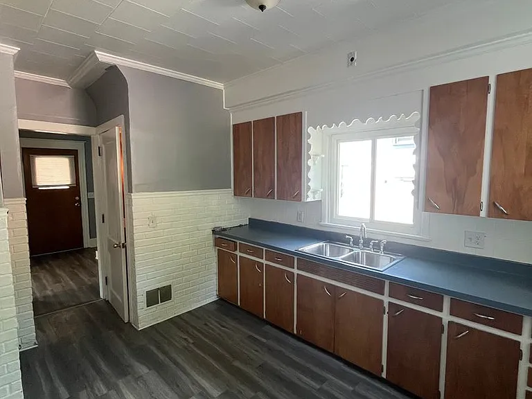 18 Robin St — Photo 5