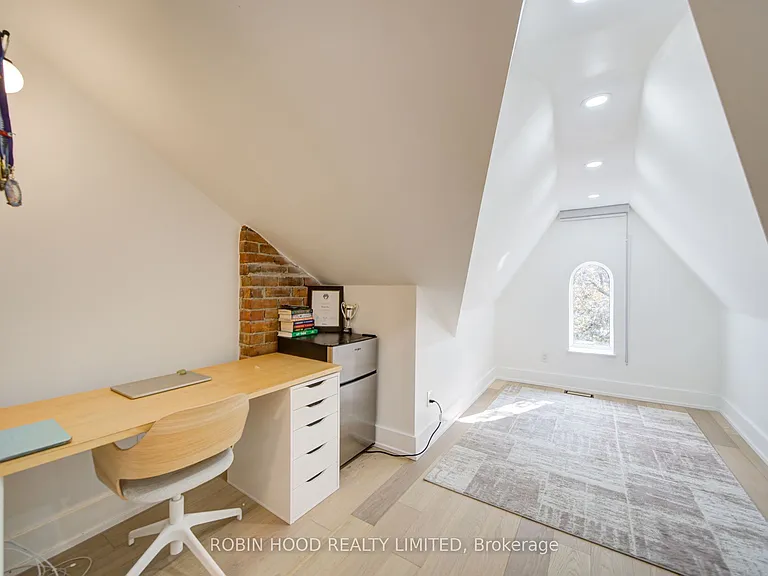 124 Robert St — Photo 19