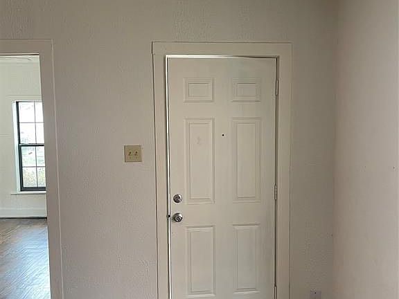 3rd image of 3414 Francis St