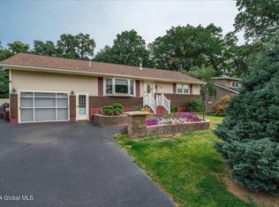 1274 Princetown Rd, Schenectady, NY 12306