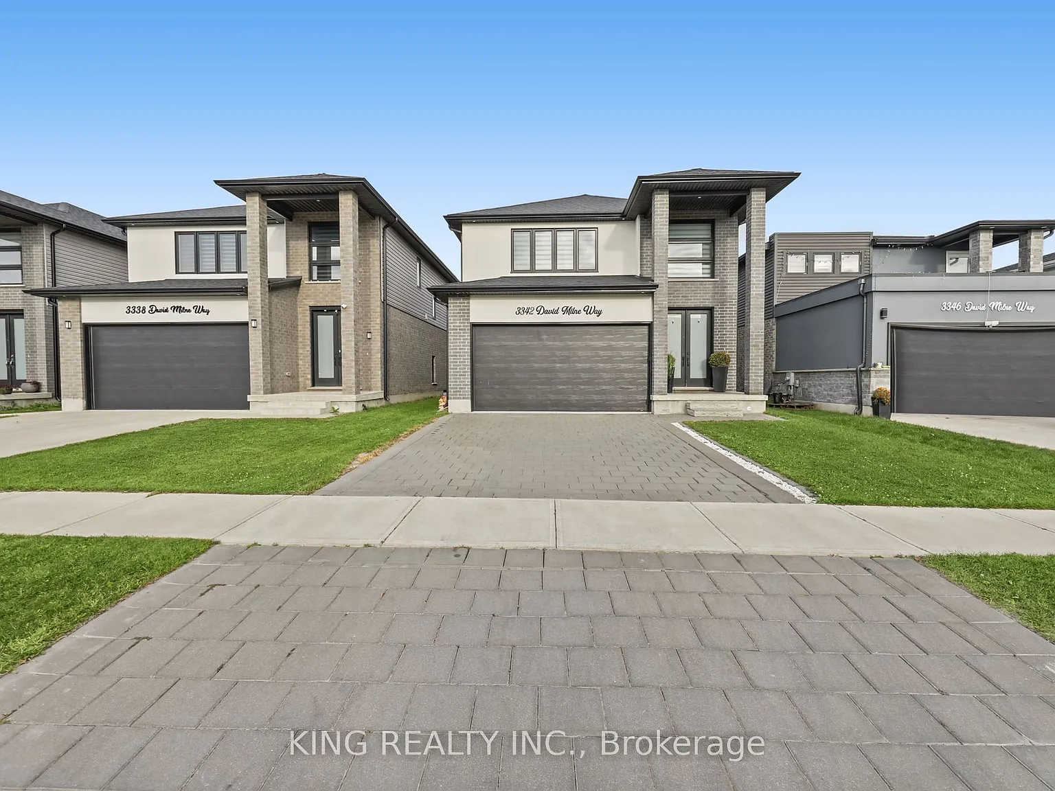 4 bed, $3,200 — Photo 1