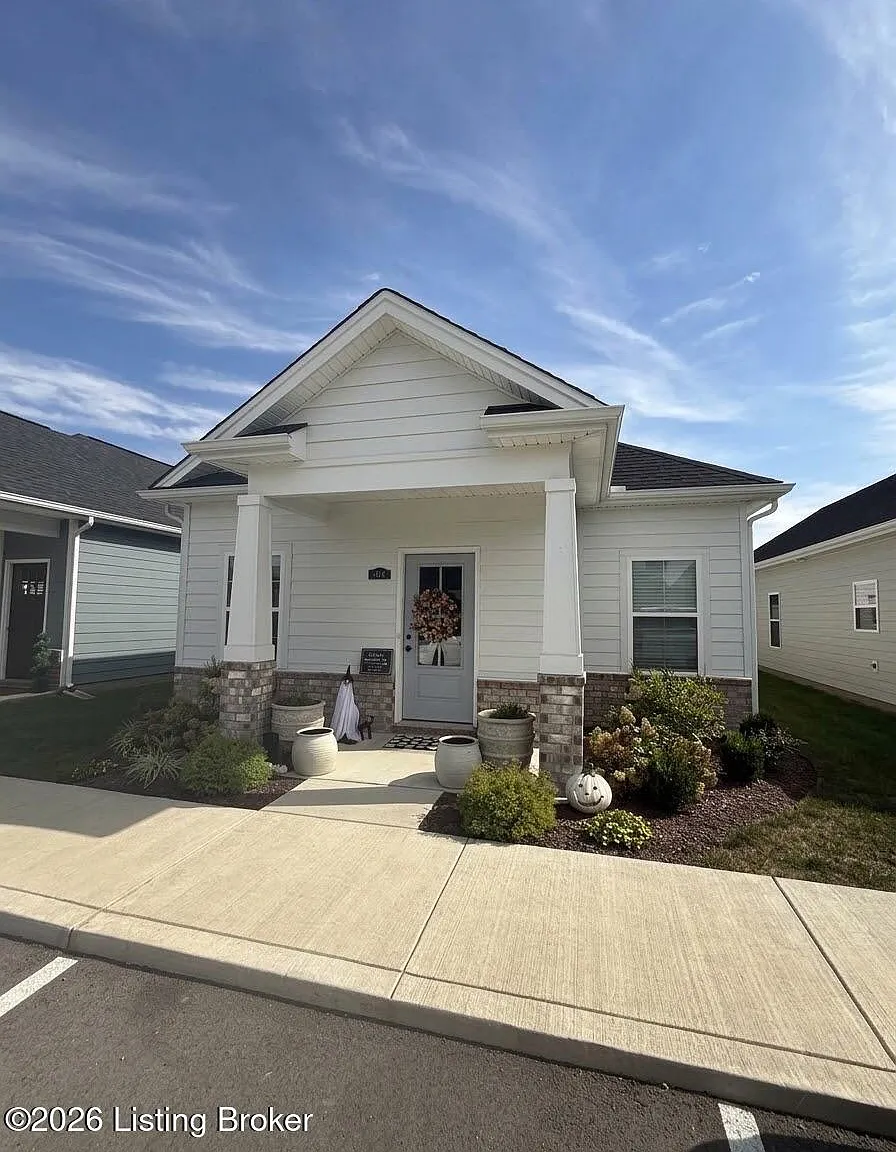 3 bed, 2.0 bath, 1225 sqft, $2,300 — Photo 1