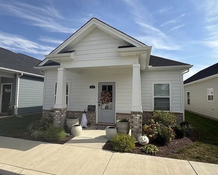 854 Rosemary Ln