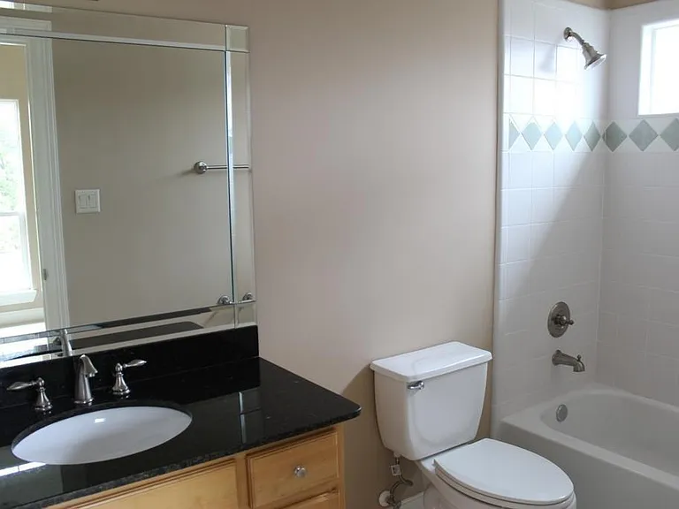1324 Birdsall St — Photo 10