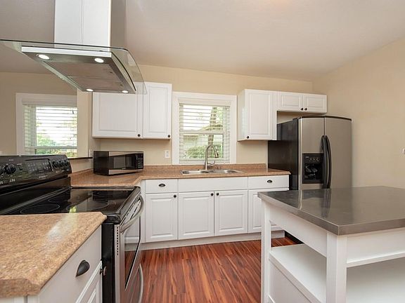 3rd image of 806 E Lambright St